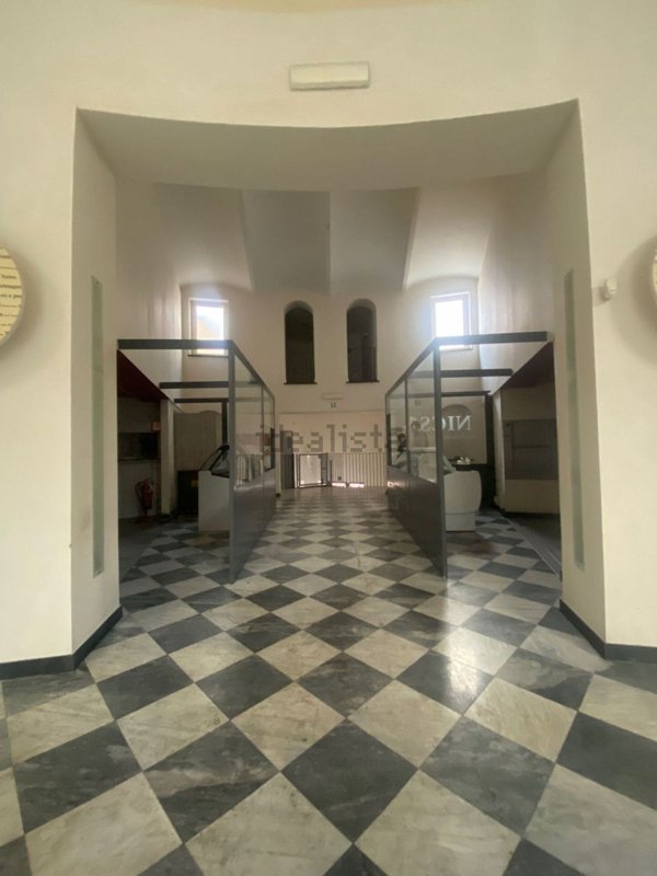 locale commerciale in affitto a Genova in zona Sestri Ponente