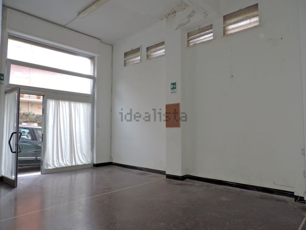 negozio in affitto a Genova in zona Sturla