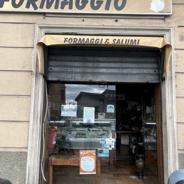 negozio in affitto a Genova in zona Lagaccio / Granarolo