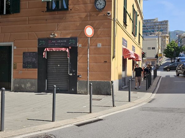 locale commerciale in affitto a Genova in zona Sestri Ponente