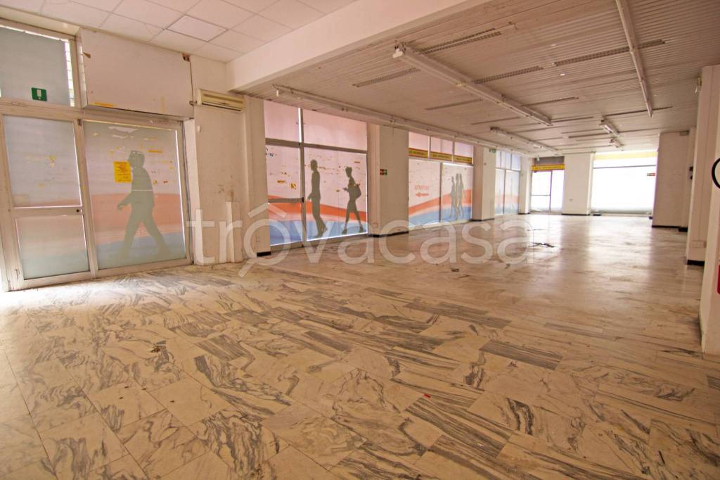 negozio in affitto a Genova in zona Marassi