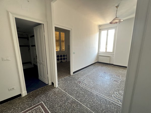 esavano in affitto a Genova in zona Bolzaneto