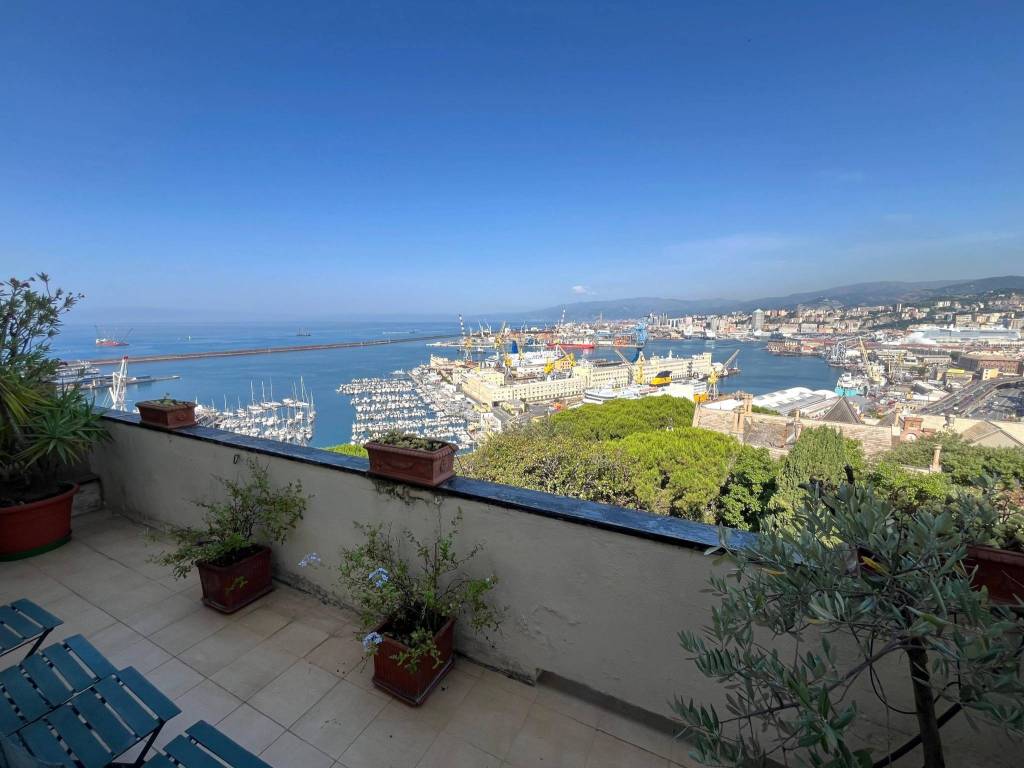 appartamento in affitto a Genova in zona Carignano