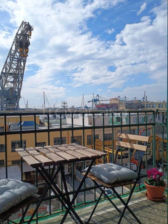 appartamento in affitto a Genova in zona Sottoripa / Maddalena / Molo