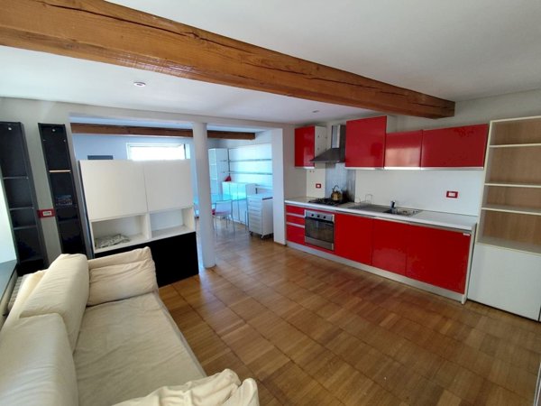 appartamento in affitto a Genova in zona Sottoripa / Maddalena / Molo