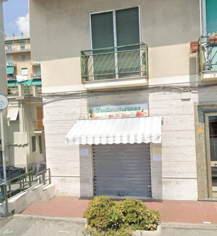 negozio in affitto a Genova in zona Pegli