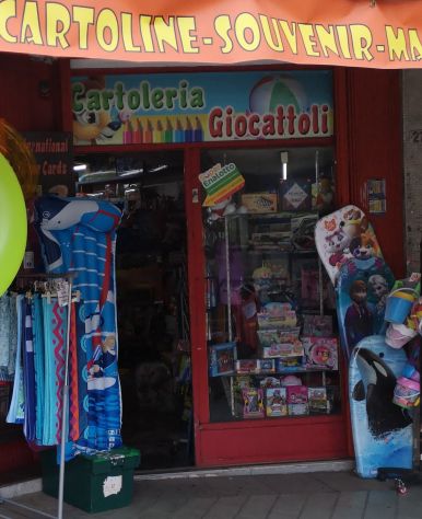 negozio in affitto a Genova in zona Pegli
