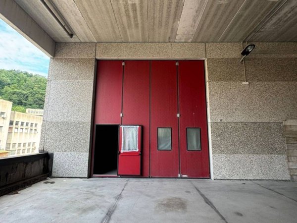 locale commerciale in affitto a Genova in zona Bolzaneto