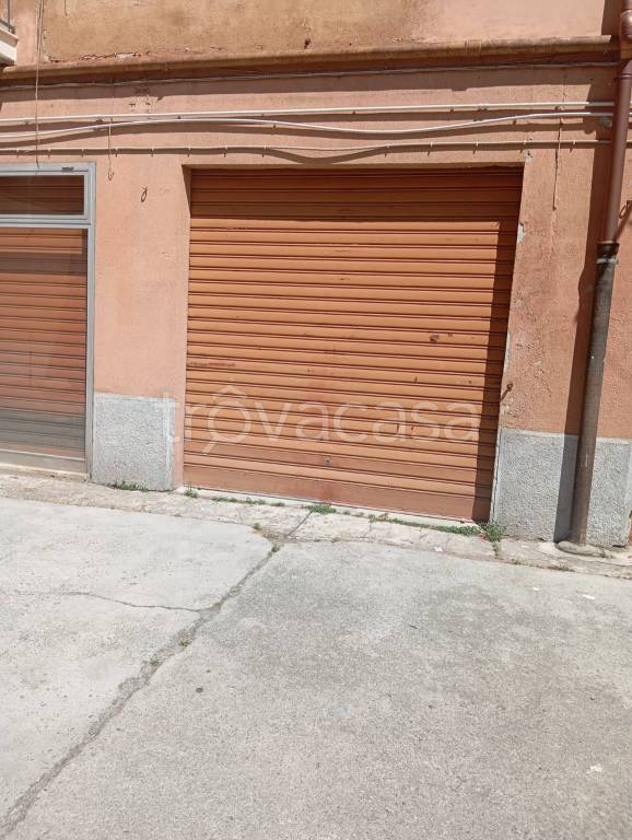locale commerciale in affitto a Genova in zona Cornigliano