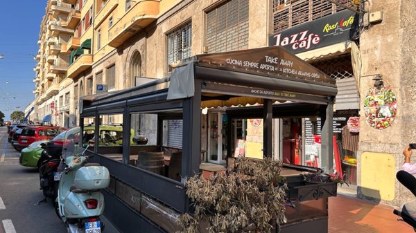 locale commerciale in affitto a Genova in zona Foce