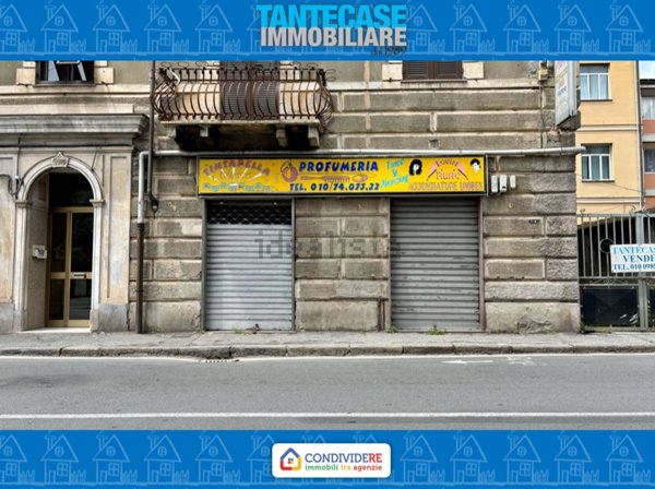 negozio in affitto a Genova in zona Rivarolo