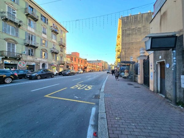 negozio in affitto a Genova in zona Borzoli