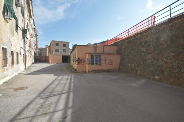 negozio in affitto a Genova in zona Sampierdarena