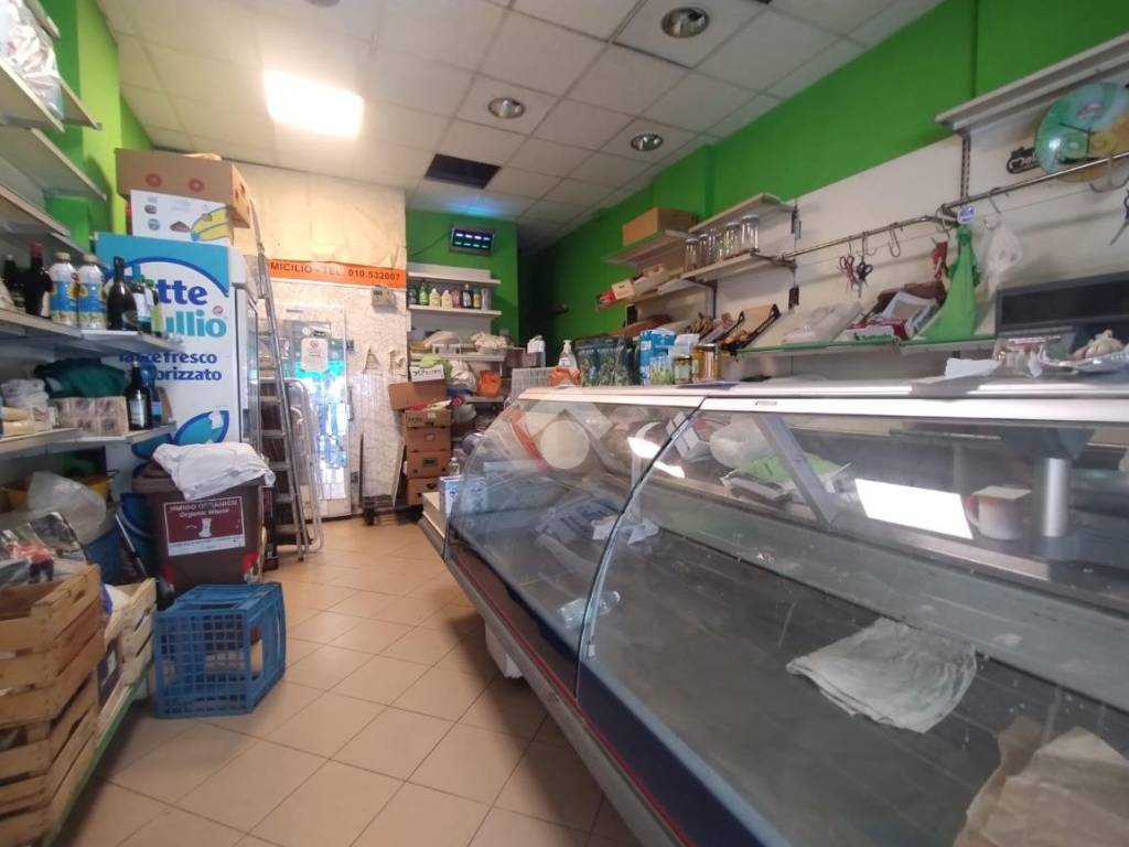 negozio in affitto a Genova in zona Foce