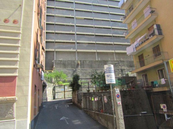 negozio in affitto a Genova in zona Sampierdarena