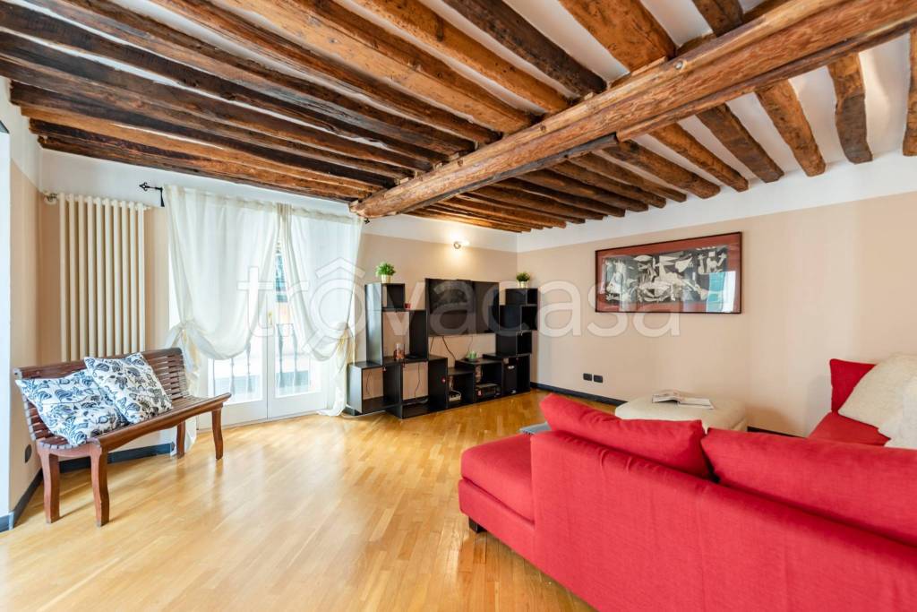 appartamento in affitto a Genova in zona Sottoripa / Maddalena / Molo