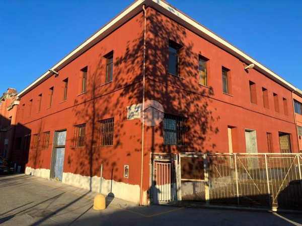 capannone in affitto a Genova in zona Sestri Ponente