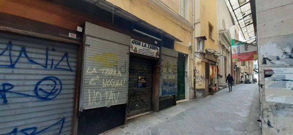 negozio in affitto a Genova in zona Sottoripa / Maddalena / Molo