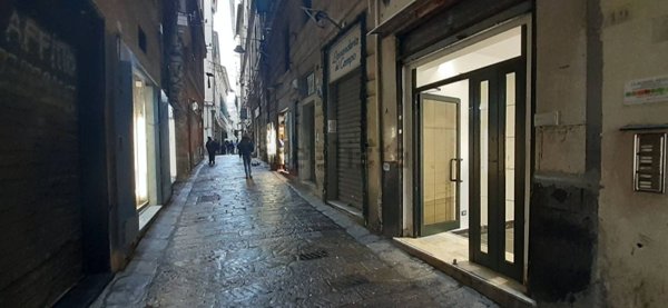 locale commerciale in affitto a Genova in zona Sottoripa / Maddalena / Molo