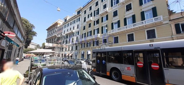 negozio in affitto a Genova in zona Portoria / Piccapietra
