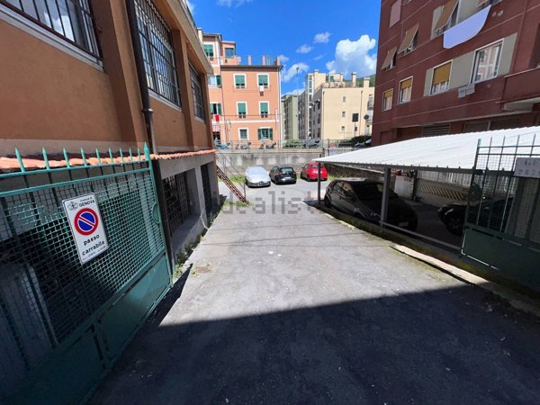 locale commerciale in affitto a Genova in zona Molassana