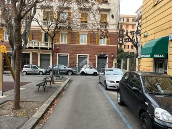 negozio in affitto a Genova in zona Foce