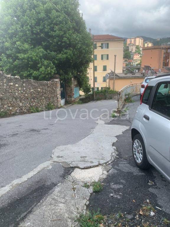 locale commerciale in affitto a Genova in zona Bolzaneto