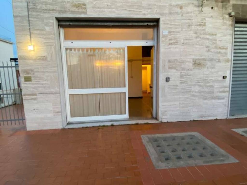 locale commerciale in affitto a Genova in zona Sampierdarena