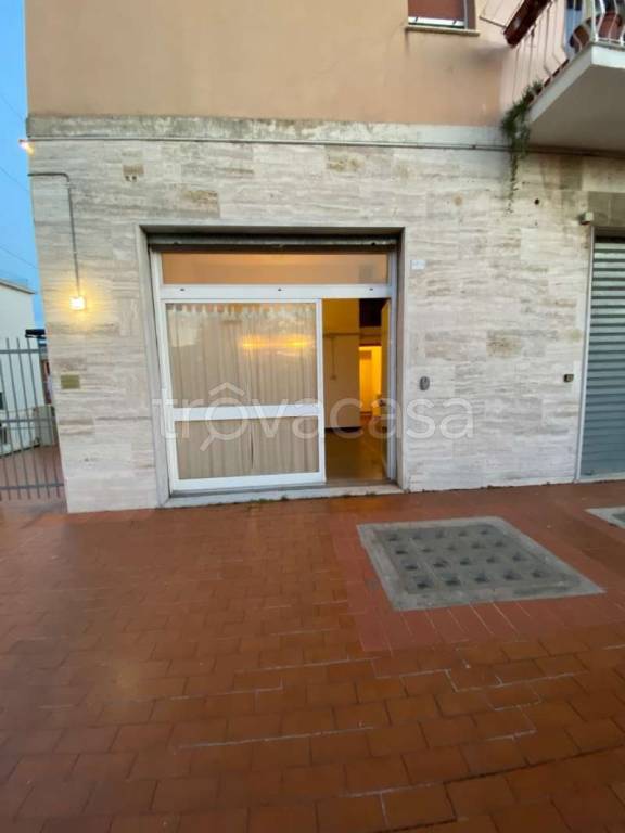 locale commerciale in affitto a Genova in zona Sampierdarena