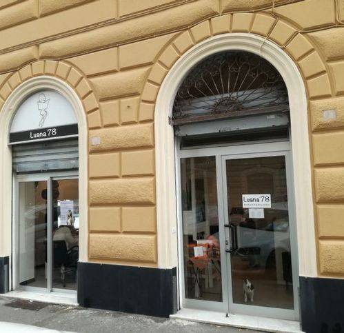 negozio in affitto a Genova