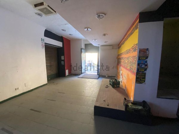 negozio in affitto a Genova in zona San Vincenzo