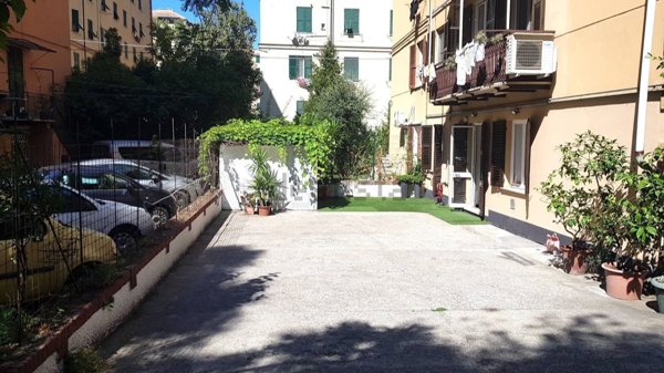 locale commerciale in affitto a Genova in zona Foce