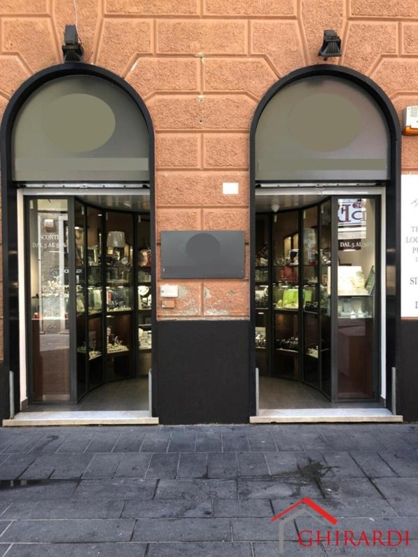 negozio in affitto a Genova in zona Sestri Ponente