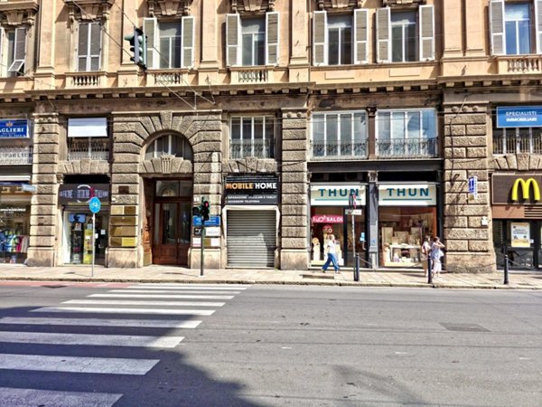 locale commerciale in affitto a Genova