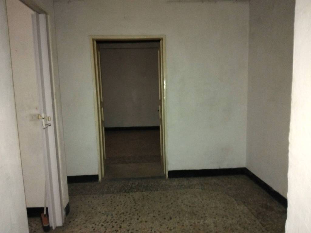 locale commerciale in affitto a Genova