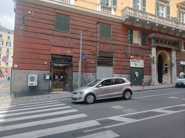 negozio in affitto a Genova
