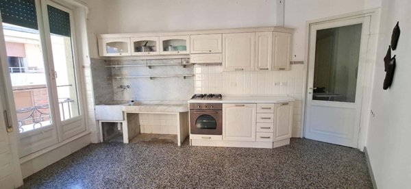 negozio in affitto a Genova in zona Castelletto