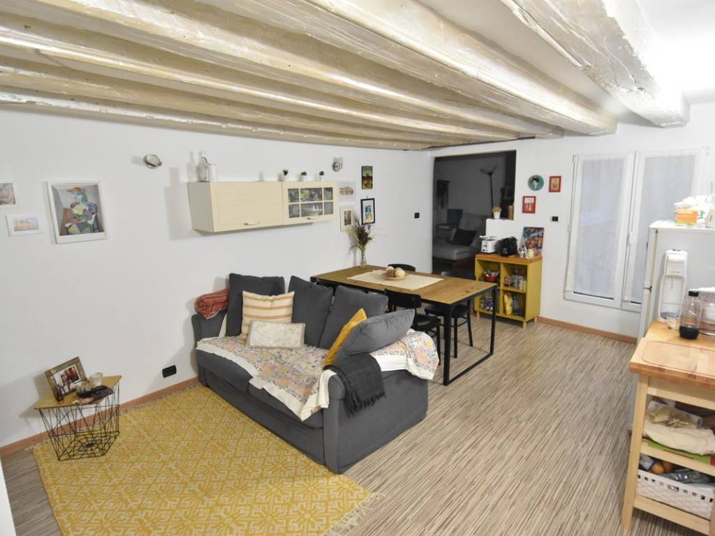 appartamento in affitto a Genova in zona Sottoripa / Maddalena / Molo