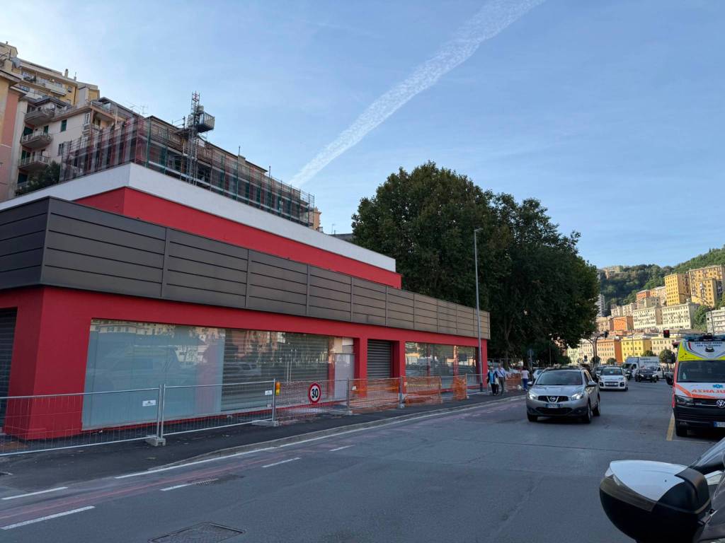 negozio in affitto a Genova in zona Marassi