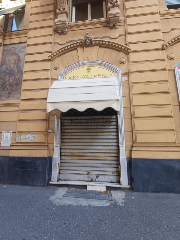negozio in affitto a Genova in zona Foce