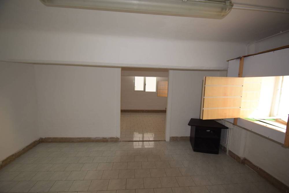 negozio in affitto a Genova in zona Marassi