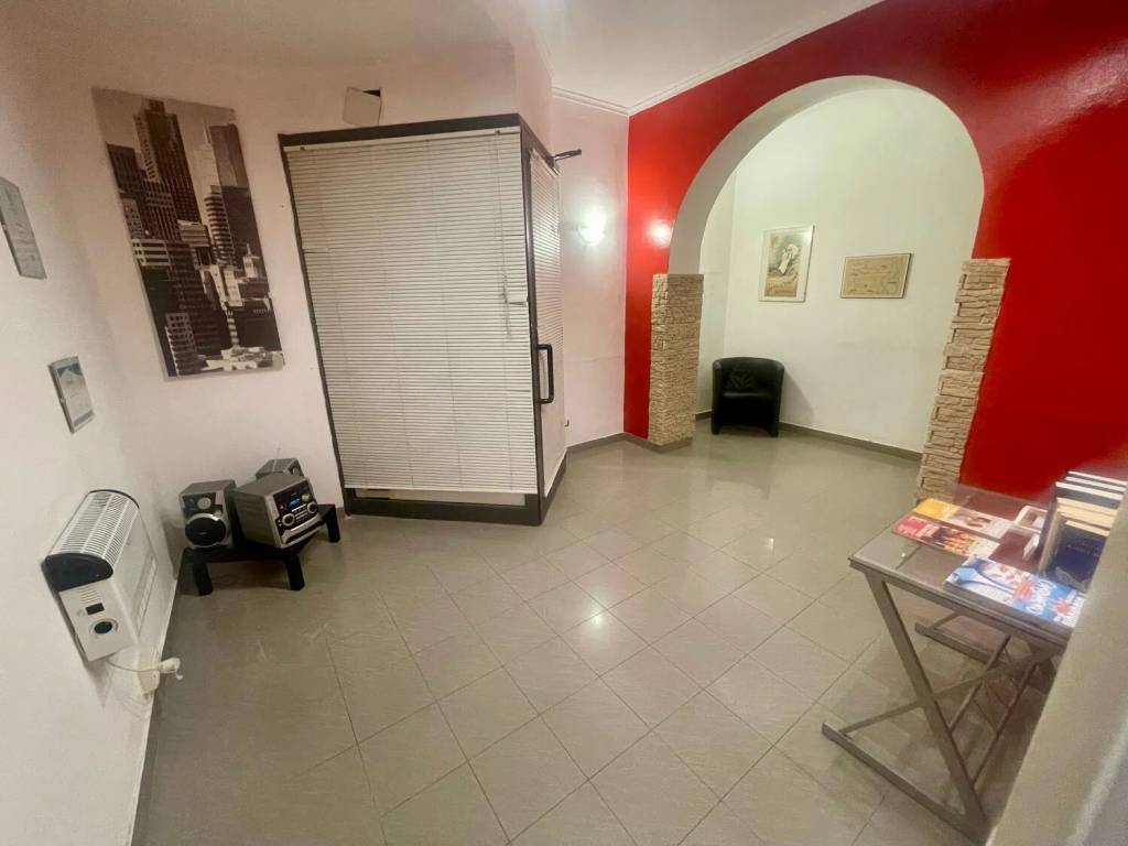 negozio in affitto a Genova in zona Bolzaneto