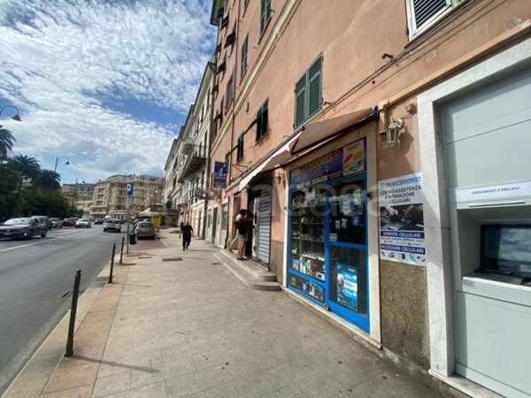 negozio in affitto a Genova in zona Pegli