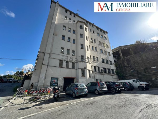 capannone in affitto a Genova in zona Staglieno