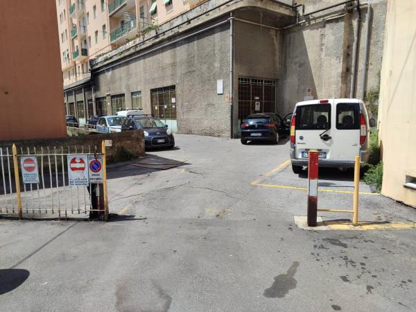 negozio in affitto a Genova in zona Lagaccio / Granarolo