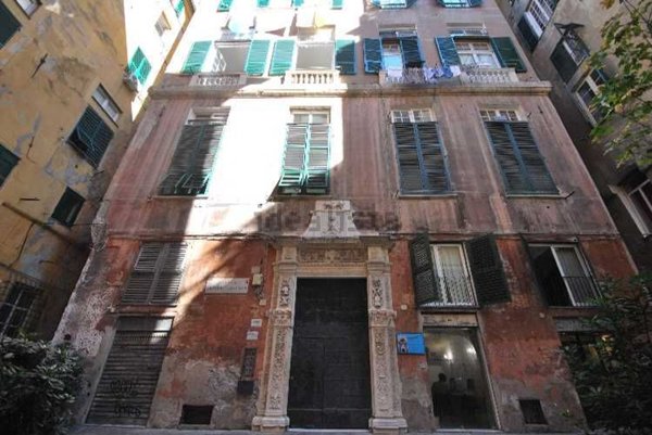 appartamento in affitto a Genova in zona Sottoripa / Maddalena / Molo