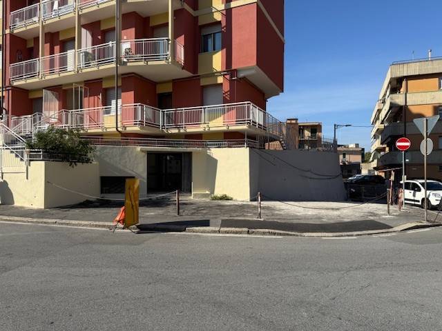 negozio in affitto a Genova in zona San Martino