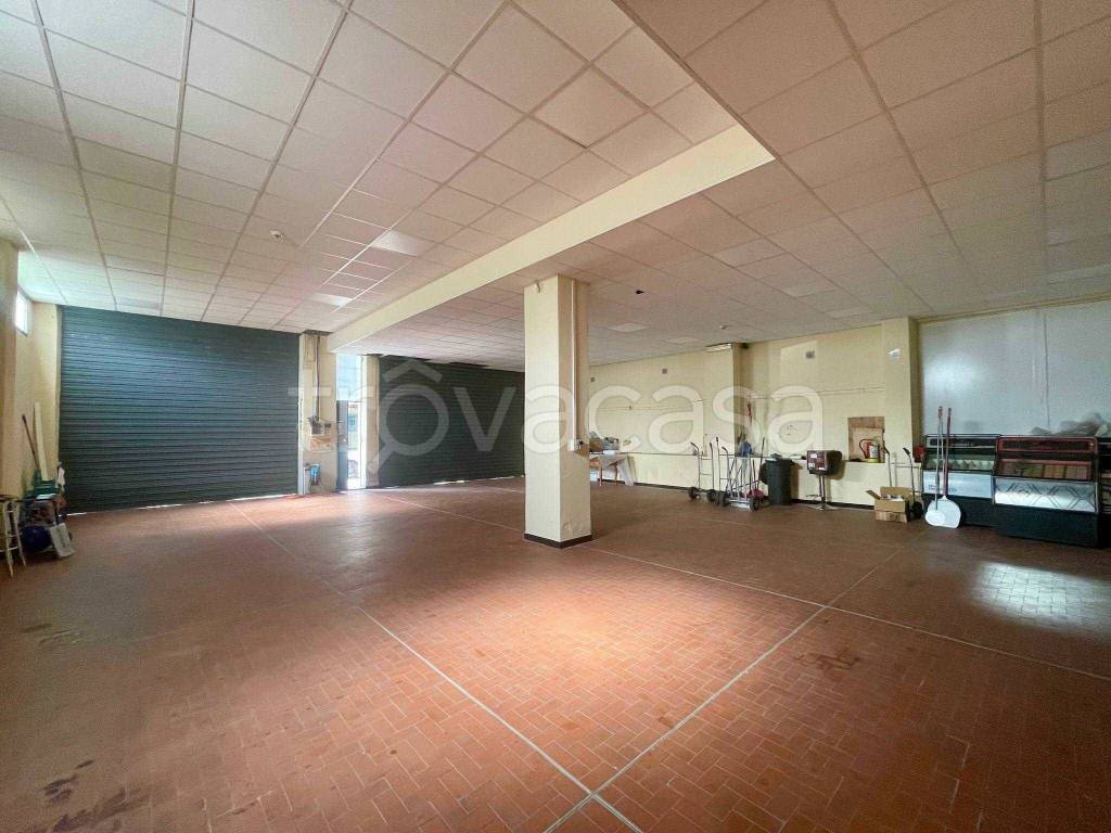 locale commerciale in affitto a Genova