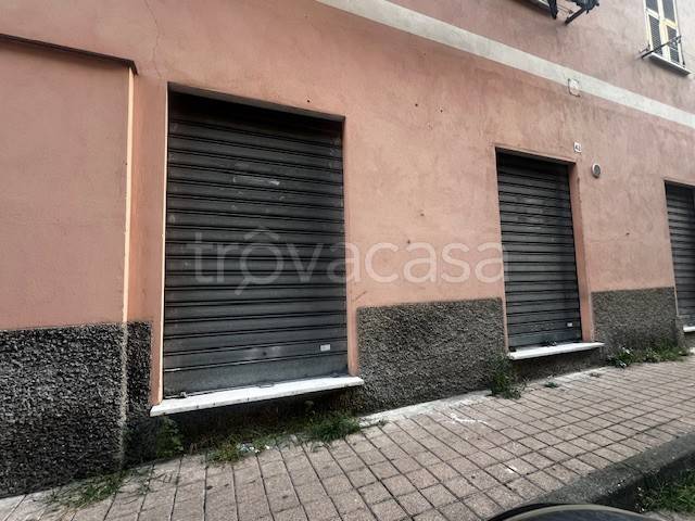 locale di sgombero in affitto a Genova in zona Staglieno