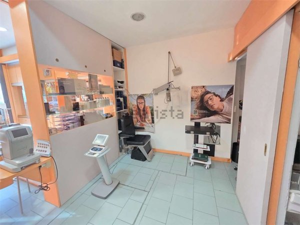 negozio in affitto a Genova in zona San Fruttuoso